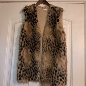 Fur vest. Size M